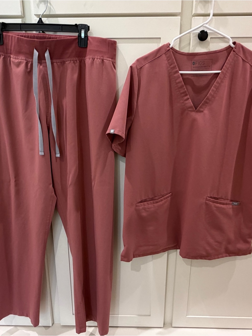 Figs Women's Two-Piece Scrub Set in Dusty Rose with Gray Drawstrings